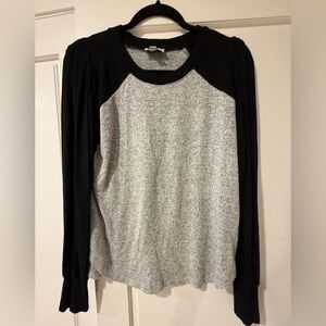 Evereve Mandy Black and Gray Raglan Cozy Varsity Top